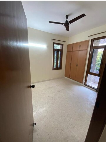 Room in 3 BHK Apartment at Sector 4 Dwarka – for Rent
