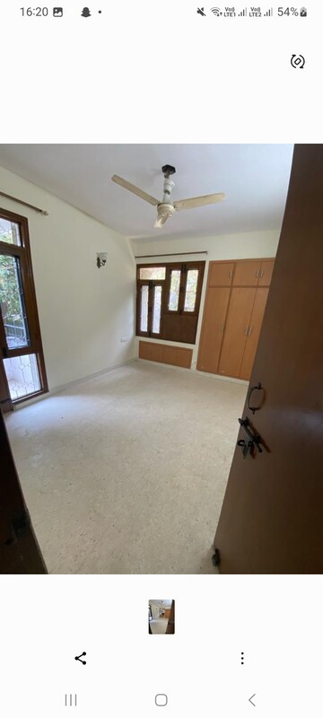 Room in 3 BHK Apartment at Sector 4 Dwarka – for Rent