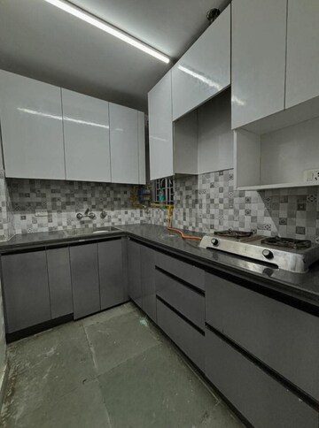 Kitchen in 2.5 BHK Apartment at Mayur Vihar Phase 1 – for Rent