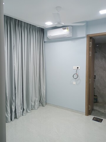 Room in 2 BHK Apartment at One Meraki, Chembur – for Rent
