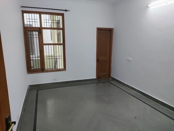 Room in 3 BHK Apartment at Skynet Towers, Patiala Road – for Rent