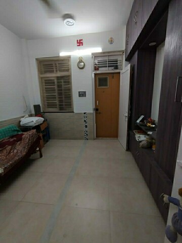 Parking in 1 BHK Apartment at Kurla West – for Rent