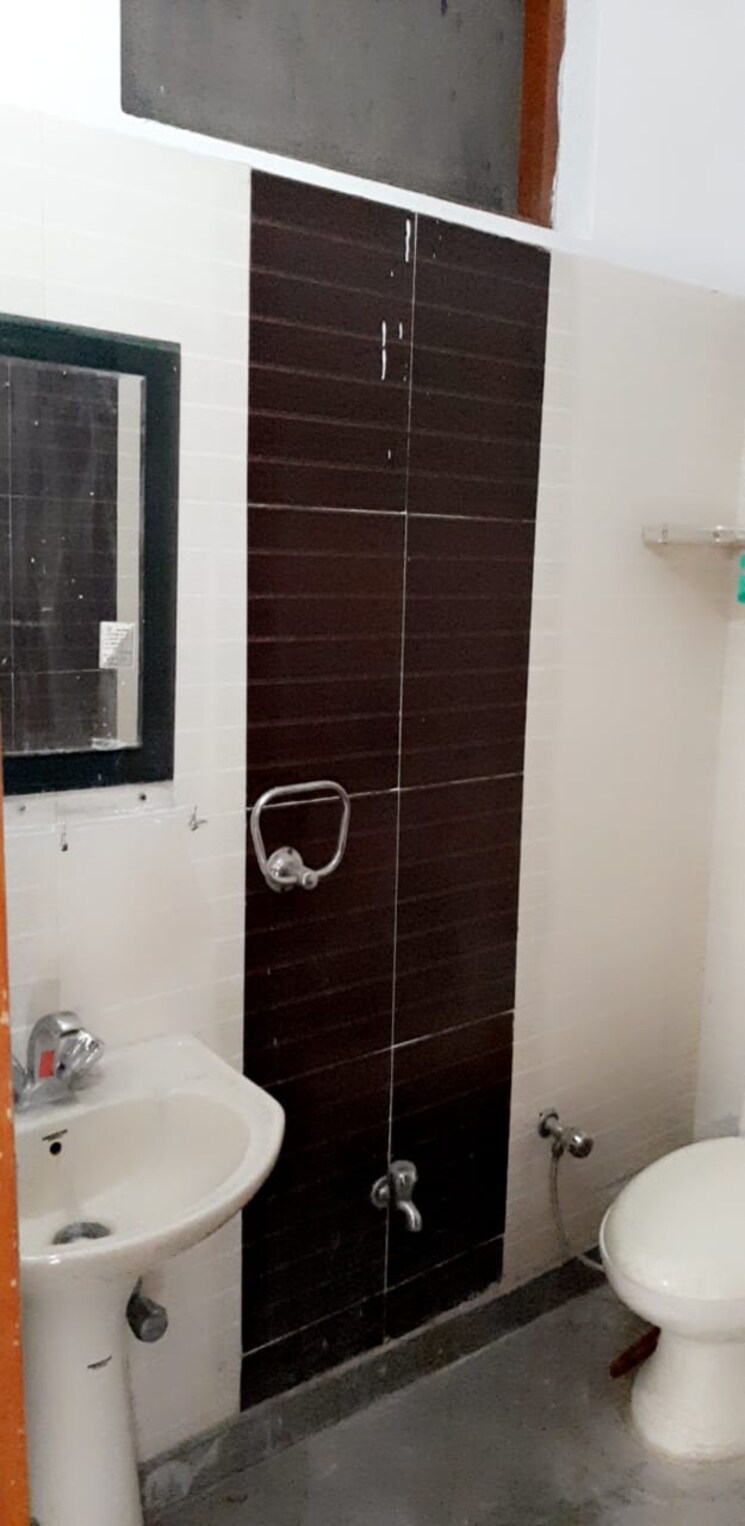 Bathroom, skynet-towers 3 Bedroom 1720 Sq.Ft. Apartment In Patiala Road Zirakpur 7972130