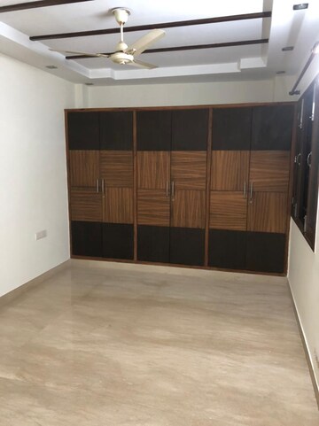 Room in 3 BHK Apartment at Malviya Nagar – for Rent