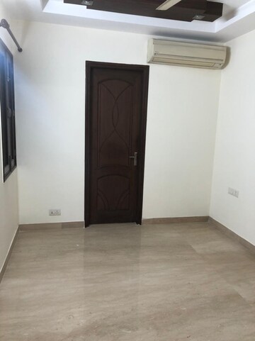 Room in 3 BHK Apartment at Malviya Nagar – for Rent