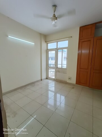 Room in 2 BHK Apartment at Maple Heights, Sector 43 – for Rent