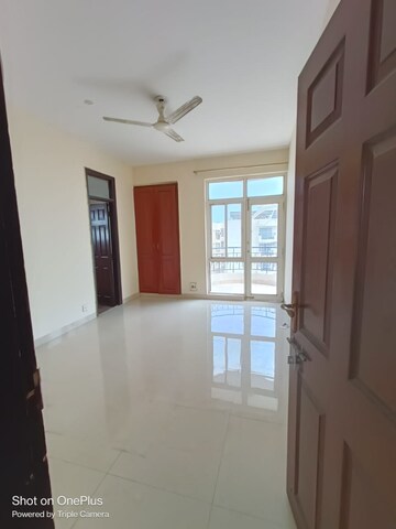 Room in 2 BHK Apartment at Maple Heights, Sector 43 – for Rent