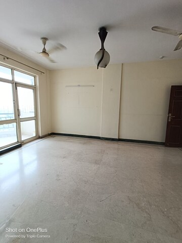 Room in 2 BHK Apartment at Maple Heights, Sector 43 – for Rent