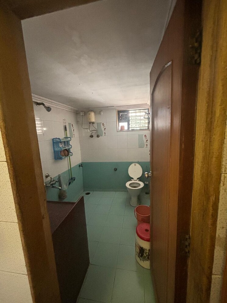 Bathroom, jimmy-tower-apartment 4 Bedroom 4000 Sq.Ft. Apartment In Kopar Khairane Navi Mumbai 7972184