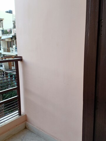 Balcony in 1 BHK Apartment at Khirki Extension – for Rent