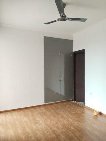 Room in 2.5 BHK Apartment at Amrapali Riverview, Amrapali Leisure Valley – for Rent
