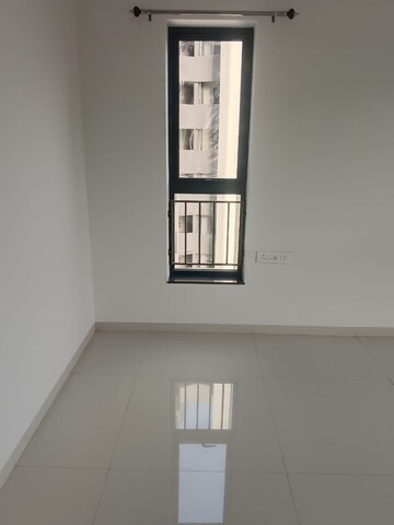 Room in 2 BHK Apartment at Shapoorji Pallonji Sensorium, Hinjewadi – for Rent