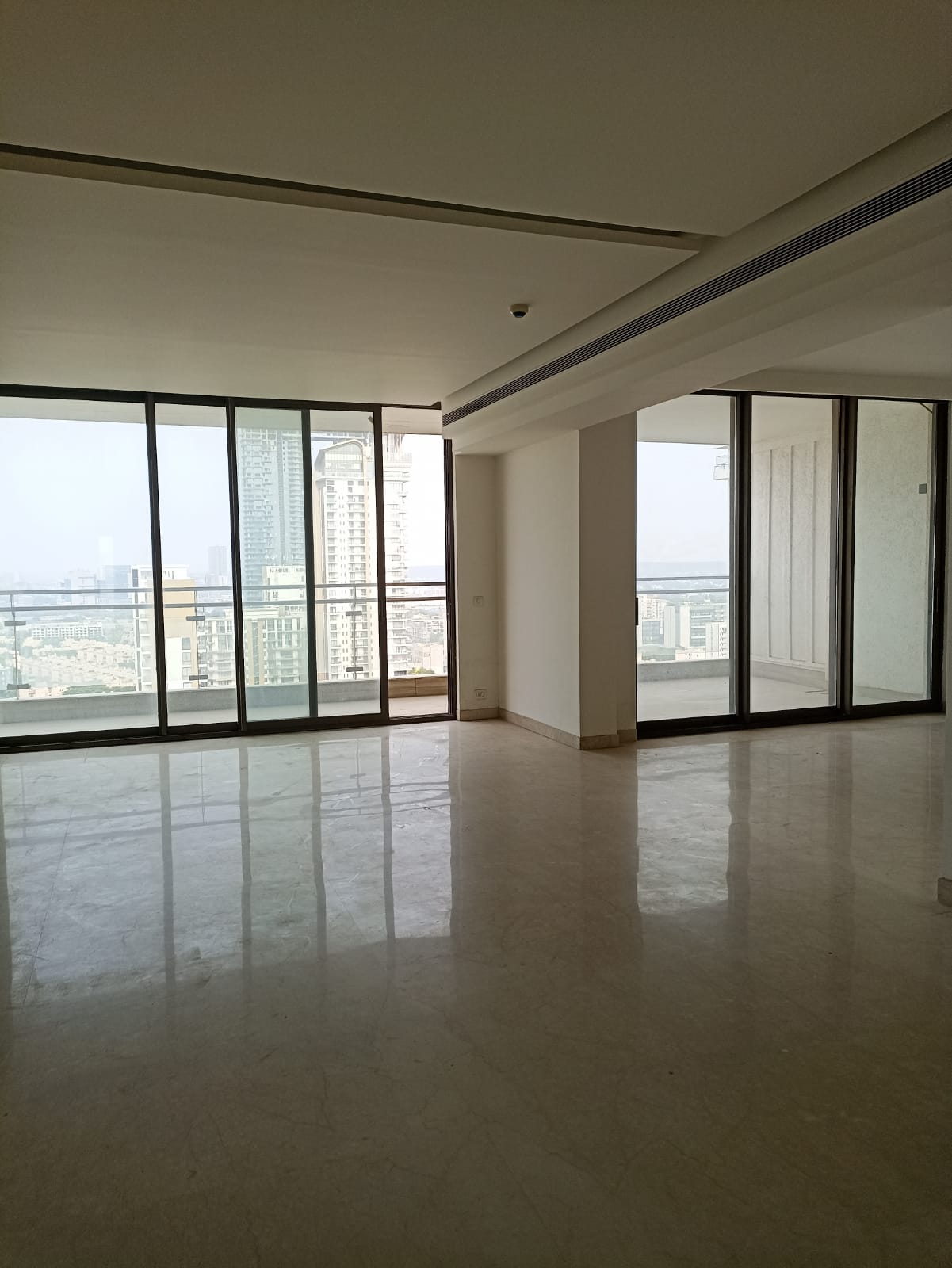 4 BHK + Extra Room Apartment For Sale in M3M Golf Estate