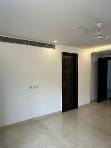 Room in 6+ BHK Independent House at New Friends Colony – for Sale