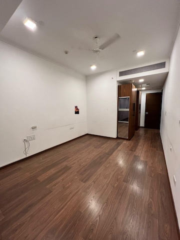 Room in 3 BHK Apartment at Bombay Realty Island City Center, Dadar East – for Rent