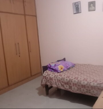 Master Bedroom in 2 BHK Builder Floor at Nirman Vihar – for Rent