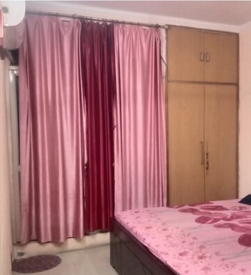 Master Bedroom in 2 BHK Builder Floor at Nirman Vihar – for Rent