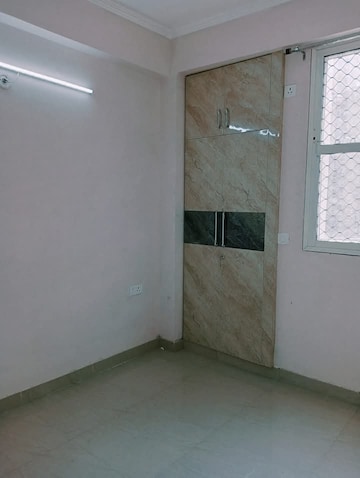Room in 2 BHK Apartment at Sector 16b Greater Noida – for Sale