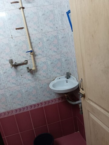 Bathroom in 2 BHK Apartment at Haware Silicon Tower, Palm Beach – for Rent