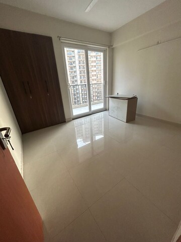 Room in 3 BHK Apartment at Tata Eureka Park, Sector 150 – for Rent