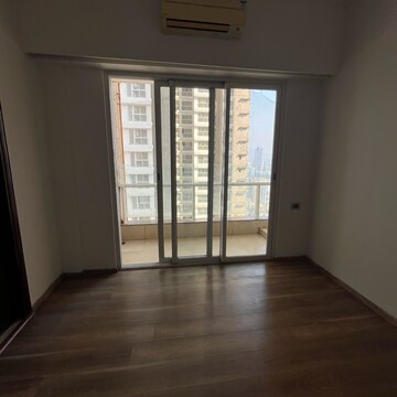 Room in 3.5 BHK Apartment at Omkar Alta Monte, Laxman Nagar – for Rent