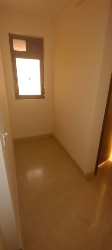 Room in 3.5 BHK Apartment at K Raheja Ascencio, Chandivali – for Rent