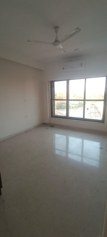 Room in 3.5 BHK Apartment at K Raheja Ascencio, Chandivali – for Rent