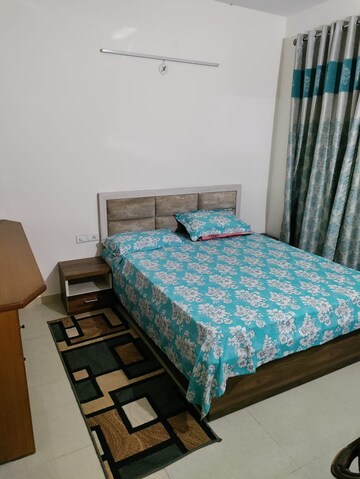 Bedroom in 2 BHK Apartment at Gomti Nagar – for Rent