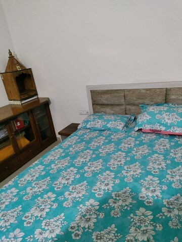 Bedroom in 2 BHK Apartment at Gomti Nagar – for Rent