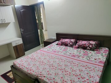 Master Bedroom in 2 BHK Apartment at Gomti Nagar – for Rent