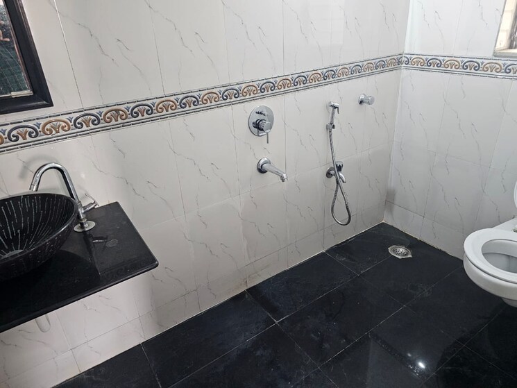 Bathroom, golden-square 2 Bedroom 1000 Sq.Ft. Apartment In Santacruz East Mumbai 7972914