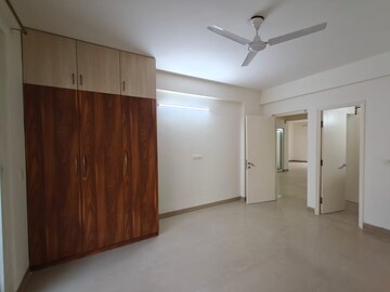 Room in 4 BHK Apartment at Emaar Emerald Floors Premier, Sector 65 – for Rent