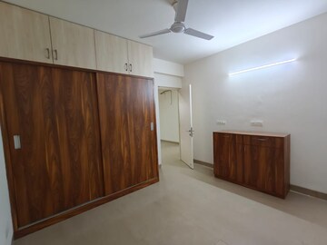 Room in 4 BHK Apartment at Emaar Emerald Floors Premier, Sector 65 – for Rent