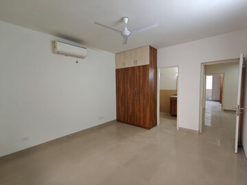 Room in 4 BHK Apartment at Emaar Emerald Floors Premier, Sector 65 – for Rent