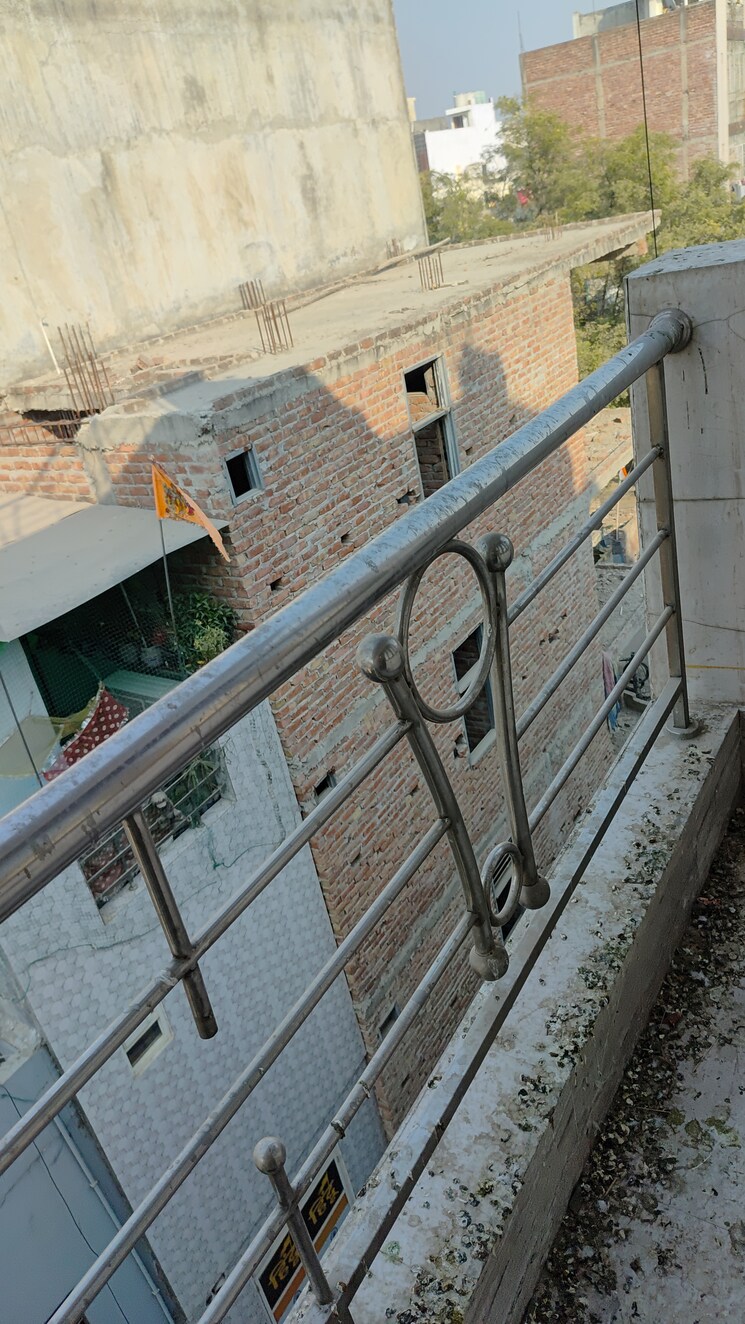 Balcony, bhagwati garden 1 Bedroom 60 Sq.Yd. Builder Floor In Bhagwati Garden Delhi 7973010
