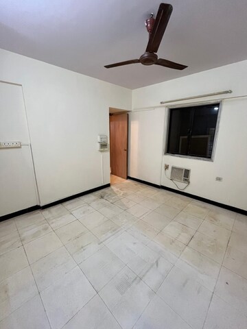 Room in 2 BHK Apartment at Andheri West – for Rent