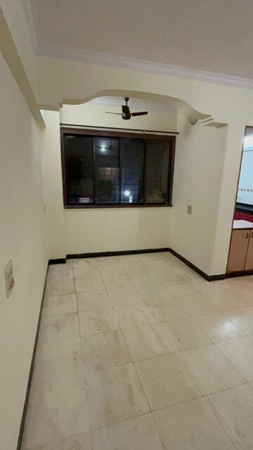 Room in 2 BHK Apartment at Andheri West – for Rent