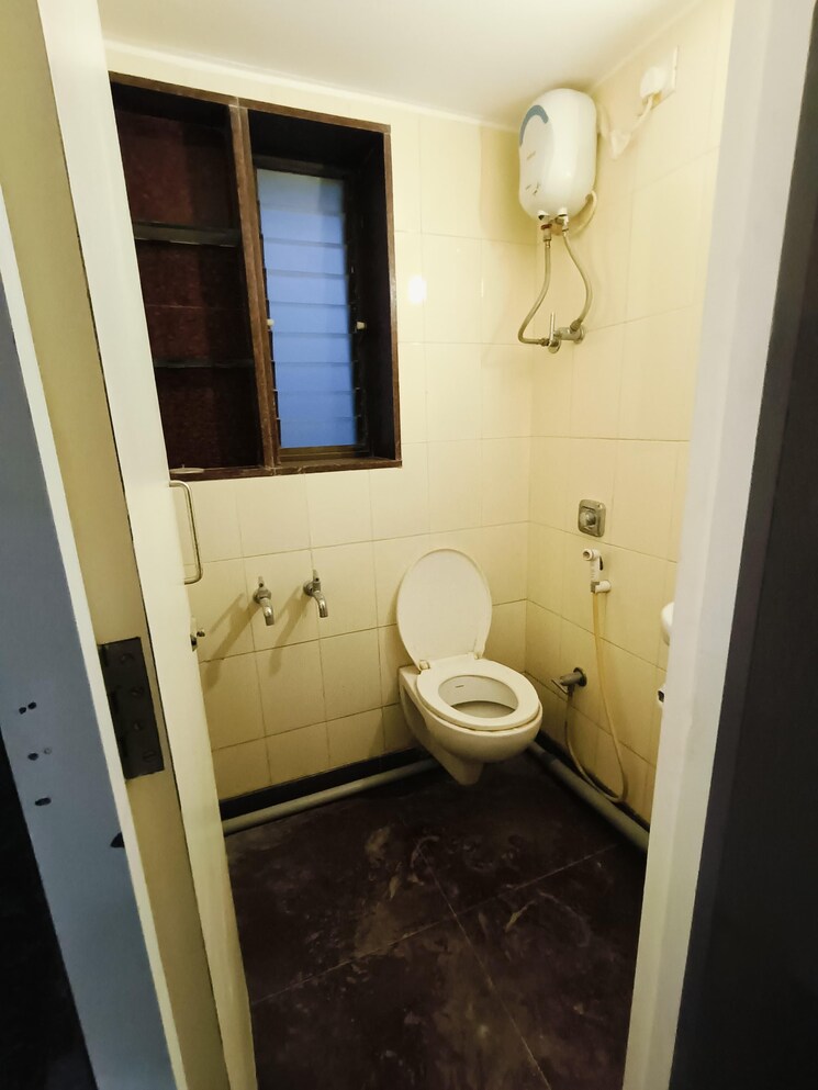 Bathroom, everest-chambers-malabar-hill 2 Bedroom 1200 Sq.Ft. Apartment In Malabar Hill Mumbai 7973014