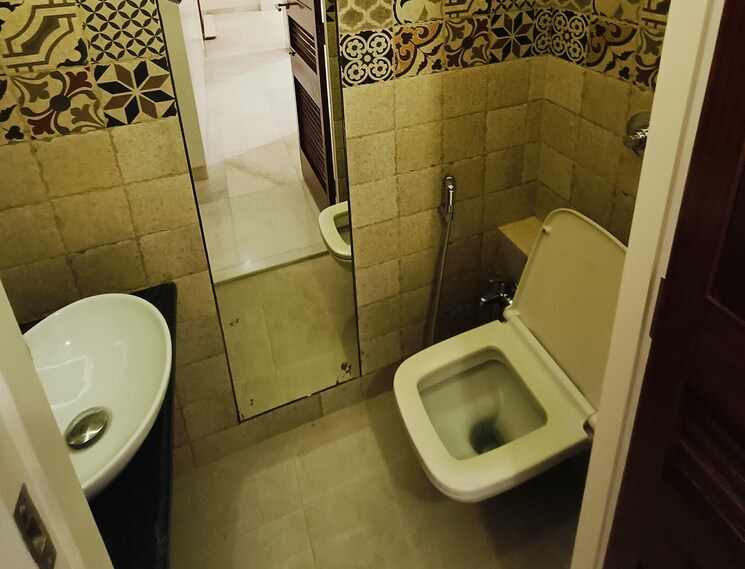 Bathroom, everest-chambers-malabar-hill 2 Bedroom 1200 Sq.Ft. Apartment In Malabar Hill Mumbai 7973014