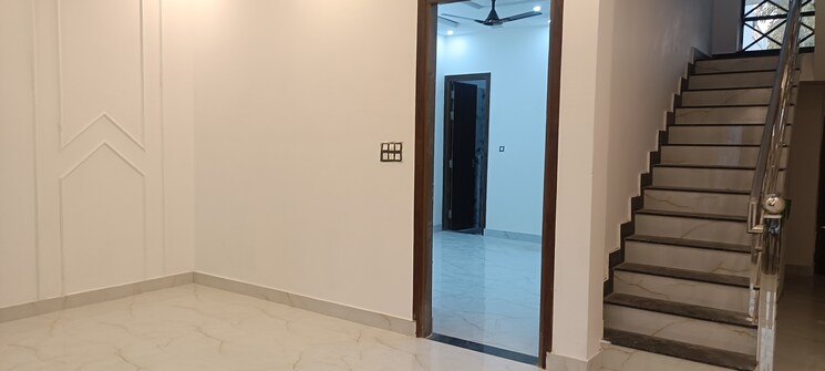 Room, shahastradhara road 3 Bedroom 122 Sq.Yd. Villa In Shahastradhara Road Dehradun 7973019