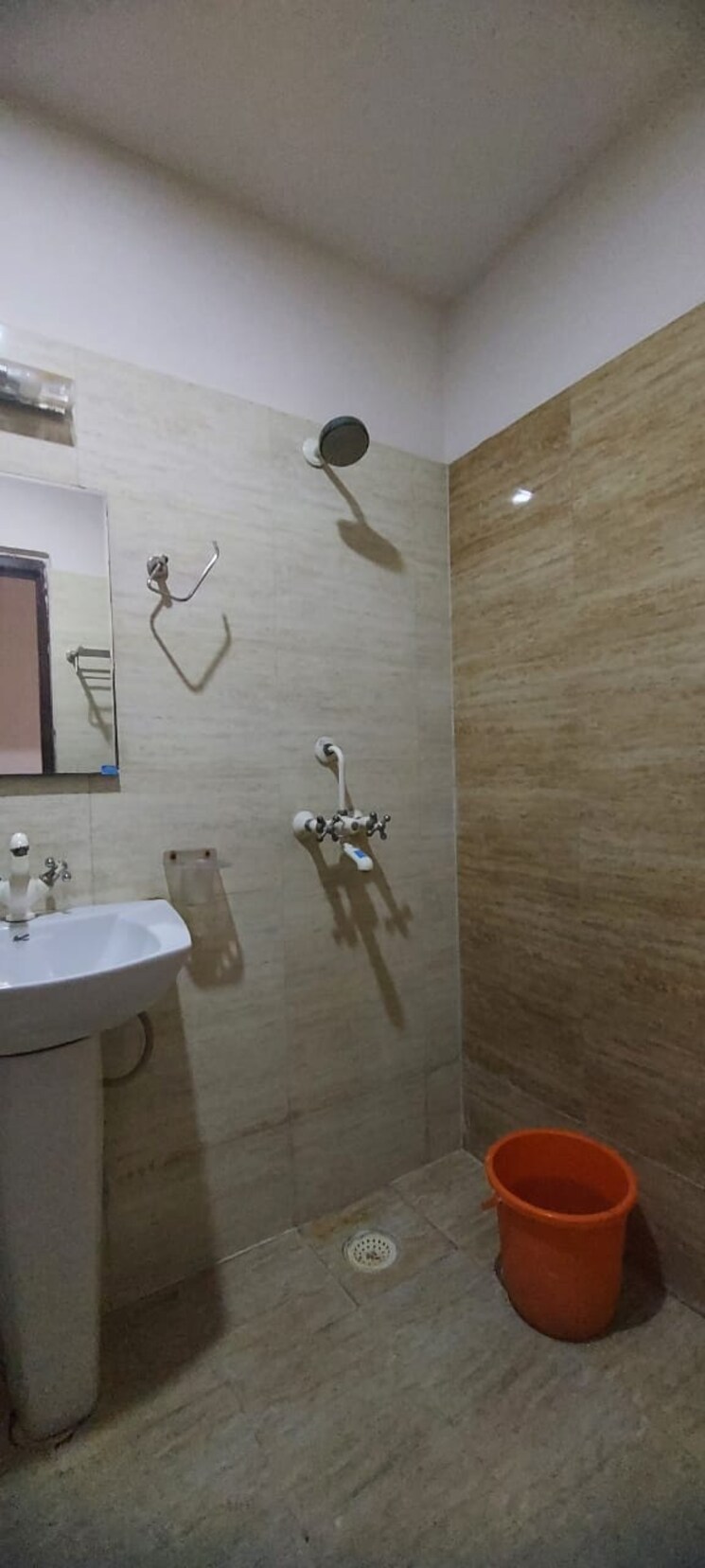 Bathroom, sector 77 2.5 Bedroom 1370 Sq.Ft. Apartment In Sector 77 Noida 7973034
