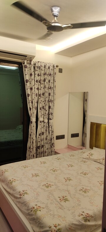 Room in 4 BHK Apartment at Mahad – for Rent