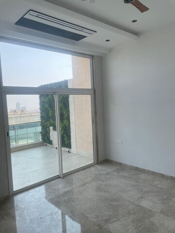 Room in 3 BHK Apartment at Lodha World Crest, Worli – for Rent