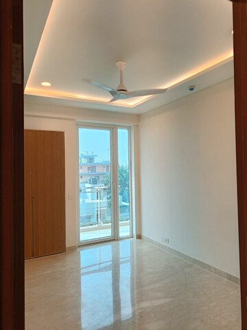 Room in 4 BHK Apartment at Ambience Creacions, Sector 22 – for Rent