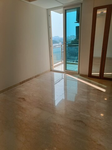 Room in 4 BHK Apartment at Ambience Creacions, Sector 22 – for Rent