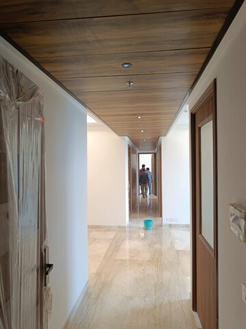 Building Lobby in 4 BHK Apartment at Ambience Creacions, Sector 22 – for Rent