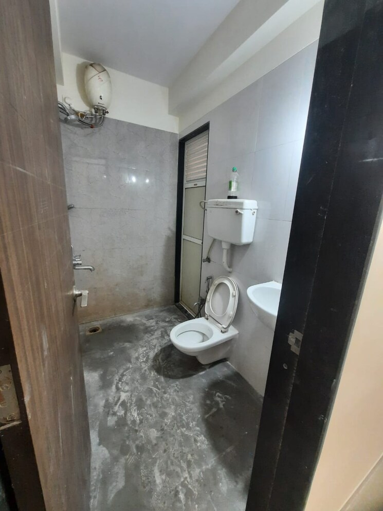 Bathroom, unnathi-woods-phase-1-and-2 1 Bedroom 400 Sq.Ft. Apartment In Ghodbunder Road Thane 7973085