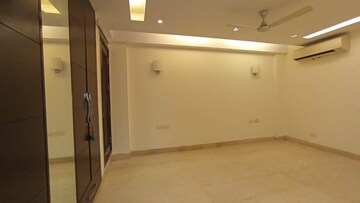 Room in 4 BHK Apartment at Greater Kailash I – for Rent