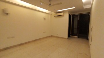 Room in 4 BHK Apartment at Greater Kailash I – for Rent