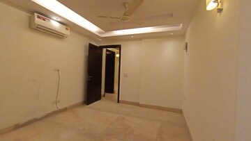 Room in 4 BHK Apartment at Greater Kailash I – for Rent